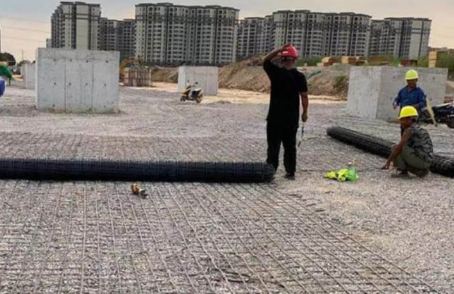 娄底土工格栅铺设前地基要怎么处理？